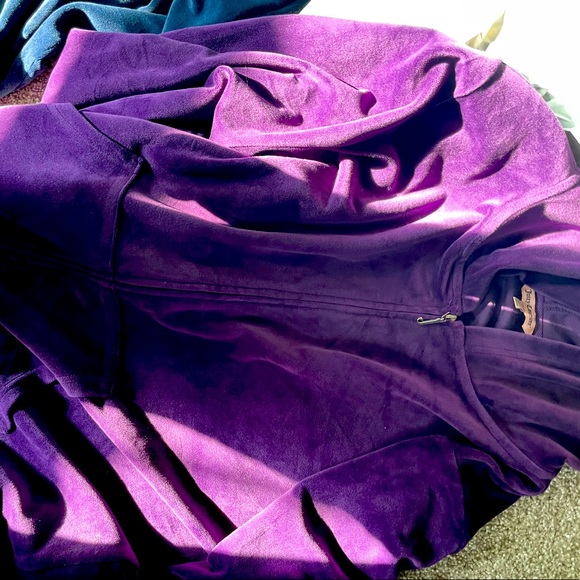 Juicy couture outfits. I have multiple. I lost the weight and they don’t fit - Picture 2 of 4